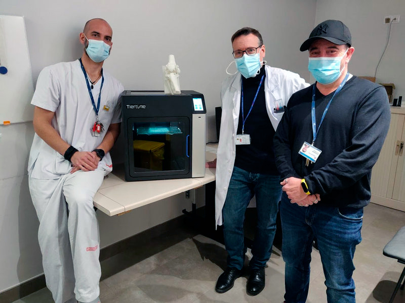 La implantació ha estat possible gràcies al treball coordinat entre traumatologia i radiologia de SSIBE. (Foto: SSIBE).