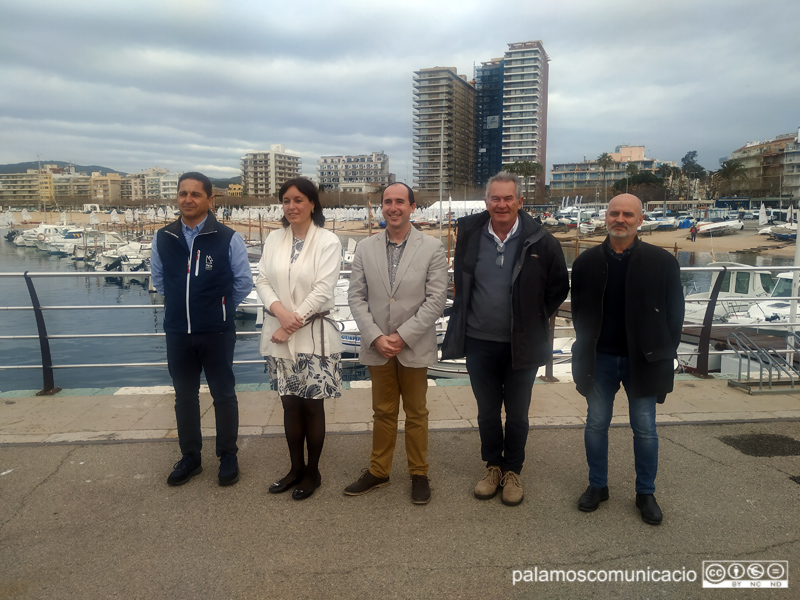 Autoritats i organització, després de la presentació de la regata.