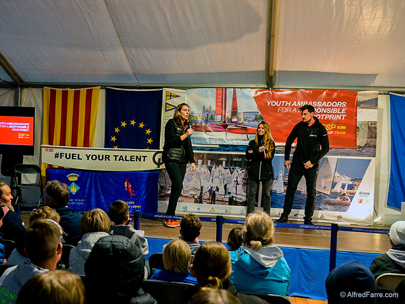 Andrea Emone i Mateu Barber van impartir una xerrada sobre què és SailGP. (Foto: Alfred Farré).