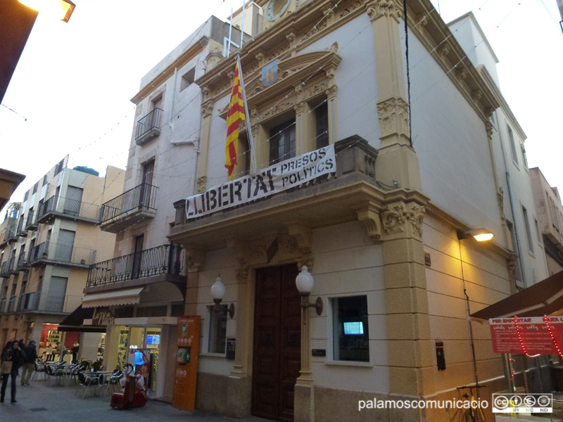 La concentració es fa avui a les 7 de la tarda davant l'Ajuntament.