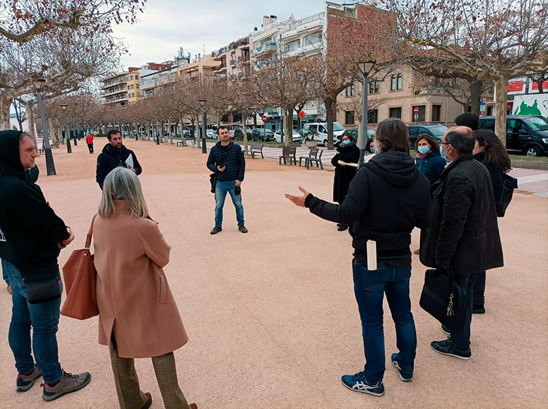 Imatge de la primera visita participativa al passeig del Mar, el passat 19 de febrer. (Foto: Ajuntament de Palamós).