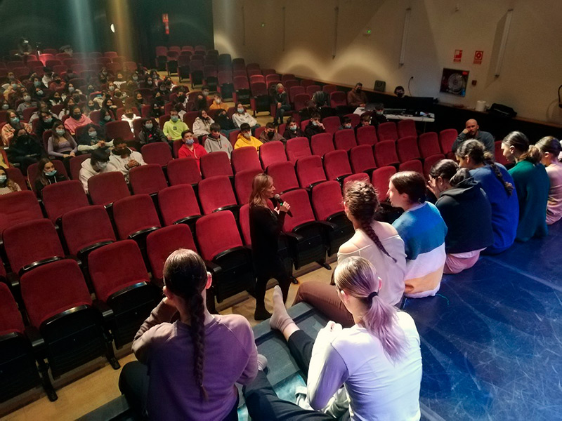 Una de les sessions del projecte Involucr’ART, realitzades la setmana passada a La Gorga. (Foto: Ajuntament de Palamós).