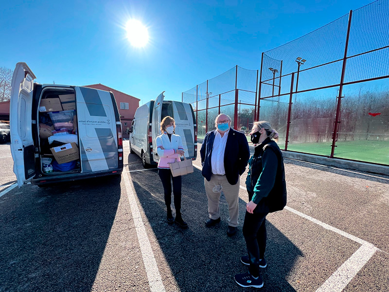 Calonge i Sant Antoni han enviat diverses furgonetes amb material sanitari i aliments pels refugiats ucraïnesos. (Foto: Ajuntament de Calonge i Sant A