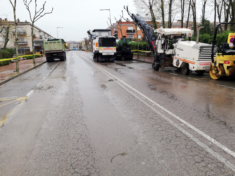 Aquest matí s'han iniciat els treballs previs del projecte d'asfaltatge dels dos trams afectats de l'avinguda de Catalunya. (Foto: Ajuntament de Palam