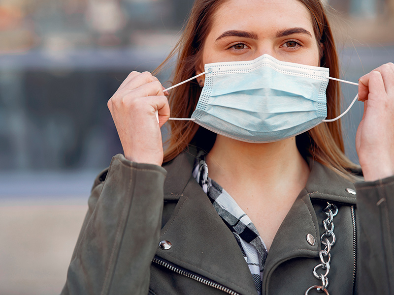 Reutilitzant 20 mascaretes quirúrgiques es pot fer un got reciclable. (Foto: freepik.es).