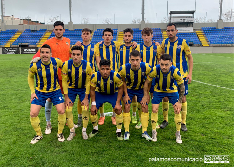 Onze inicial del Palamós CF en un partit d'aquesta temporada a casa.