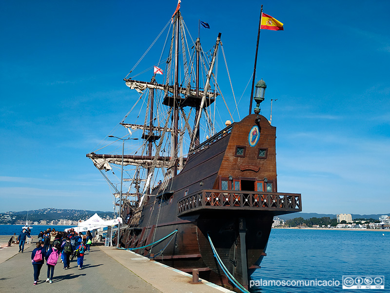 El galió Andalucía amarrat al port de Palamós, aquest matí.
