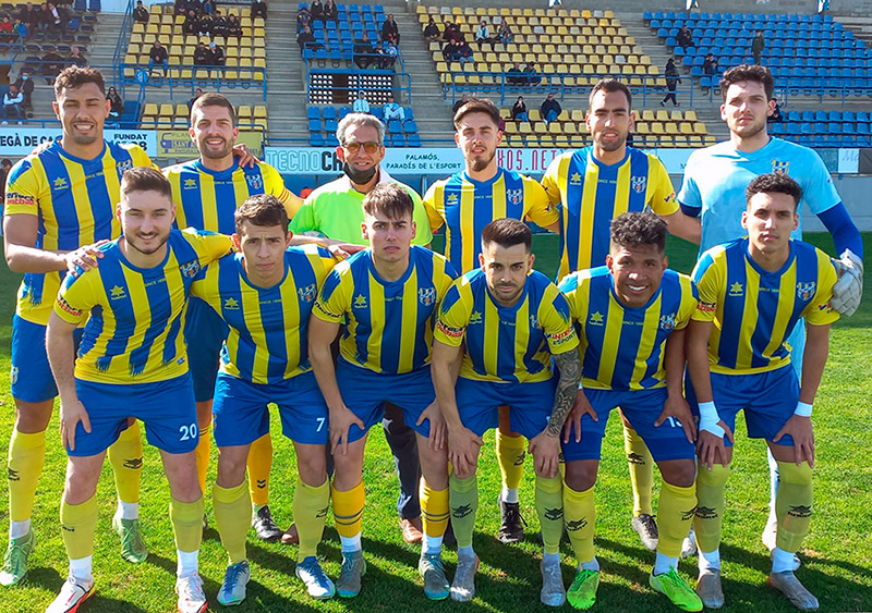 L'onze inicial del Palamós en el partit disputat avui enfront Les Franqueses. (Foto: Sergi Cortés).