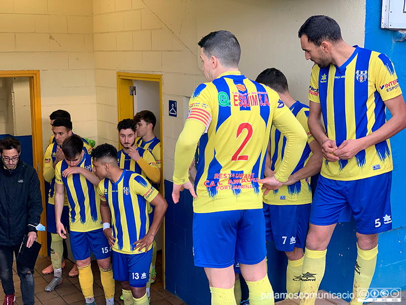 Els jugadors del Palamós abans d'un partit d'aquesta temporada a casa.