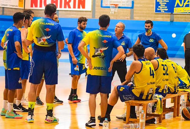 El sènior del CE Palamós en un partit d'aquesta temporada. (Foto: CE Palamós).