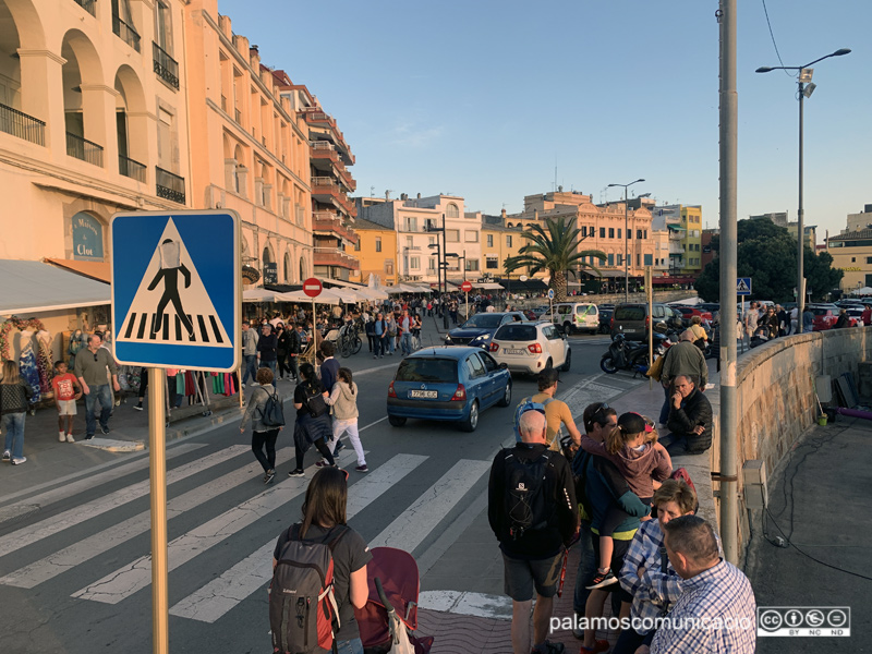 La zona de la Planassa plena de gent, aquests dies de Setmana Santa.