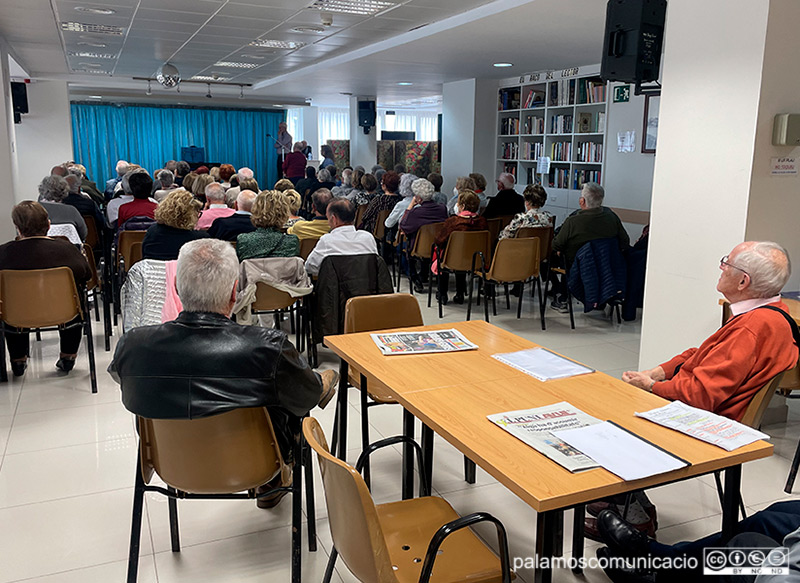 Actes de Sant Jordi al local de la Gent Gran de Palamós.