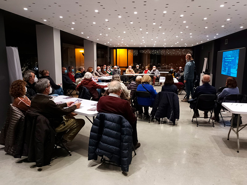 Una de les sessions del procés participatiu per definir la reforma del passeig del Mar de Palamós. (Foto: Ajuntament de Palamós).