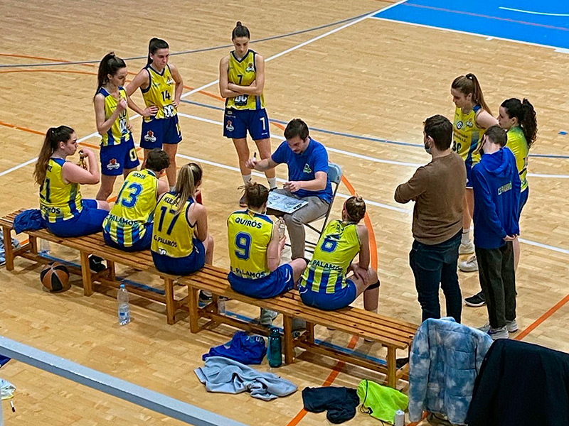 Les jugadores del sènior del Club Esportiu Palamós en el decurs d'un partit d'aquesta temporada. (Foto: CE Palamós).