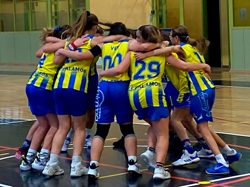 Un partit d'aquesta temporada de l'equip femení infantil del Club Esportiu Palamós. (Foto: CE Palamós).