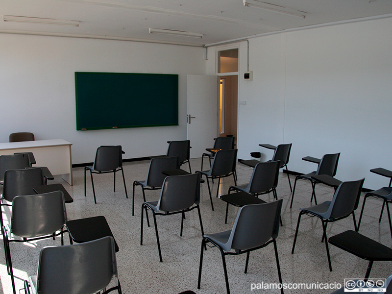 Una de les aules de l'Escola Municipal d'Adults de Palamós.