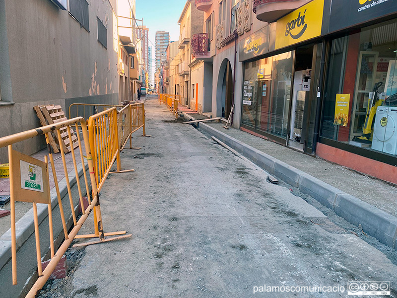 Estat de les obres del carrer d'Alba, ahir a la tarda.