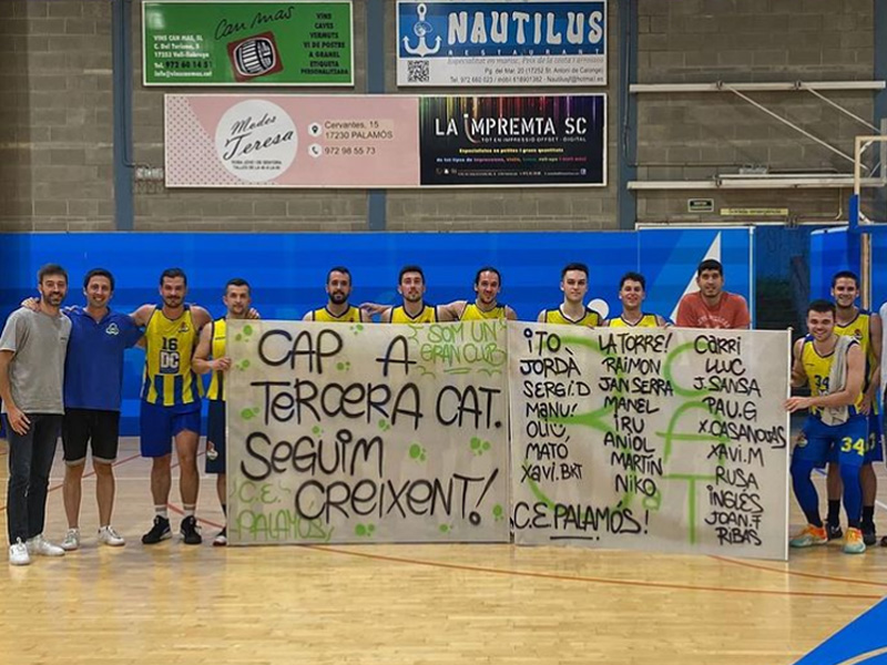 El sènior groc del CE Palamós ha pujat a Tercera Catalana. (Foto: Club Esportiu Palamós).