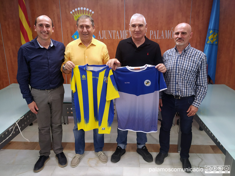 L'acord s'ha presentat a l'Ajuntament amb la presència de representants dels dos clubs, de l'alcalde i el regidor d'Esports.
