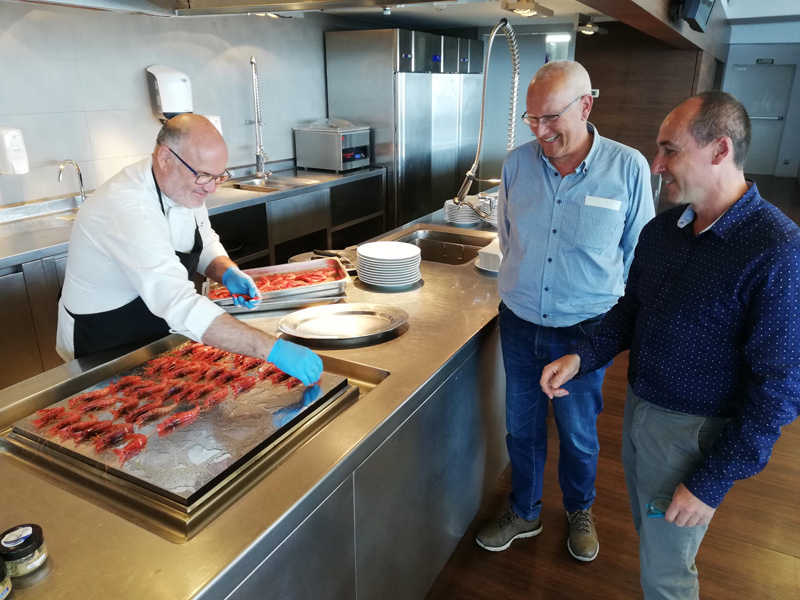 L'alcalde de Dènia, Vicent Grimalt, amb Lluís Puig en una visita a l'Espai del Peix. (Foto: Ajuntament de Palamós).