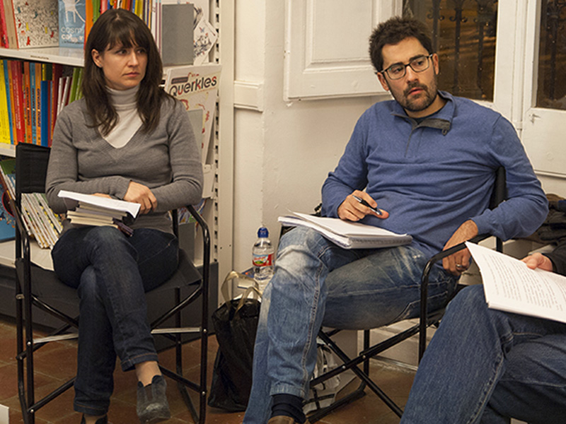 Damià Bardera, a la dreta, durant la presentació d'un llibre en una imatge d'arxiu. (Foto: damiabardera.com).