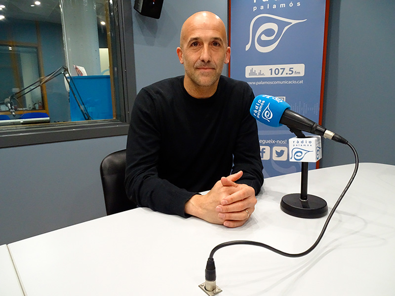 Joan Bayona, als estudis de Ràdio Palamós.