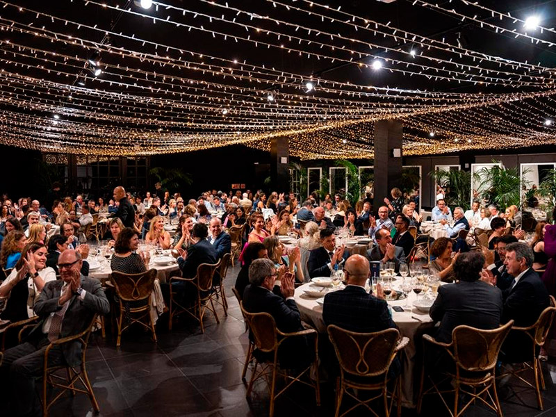 Imatge del sopar de cloenda de l'Assemblea General de Medcruise, aquest dimecres al Mas Marroch. (Foto: Diputació de Girona). 