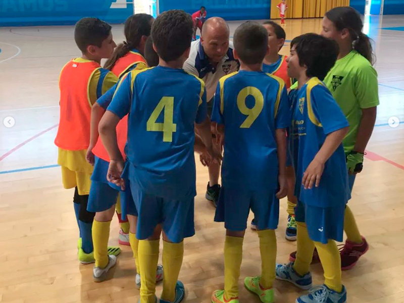 El benjamí del Futbol Sala Palamós en el decurs d'un partit d'aquesta temporada. (Foto: FS Palamós).