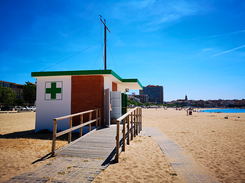 La caseta de socorrisme de la platja Gran de Palamós. (Foto: Ajuntament de Palamós).