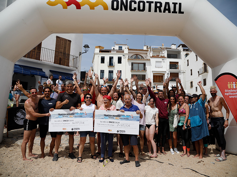 Entrega dels xecs amb les quantitats recaptades per a TargetsLab i la Fundació Oncolliga Girona. Foto (David Fajula).