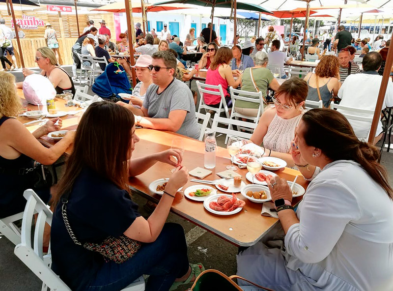 La llotja del port pesquer de Palamós va ser dissabte l'epicentre de la Fira de la Gamba. (Foto: Ajuntament de Palamós). 