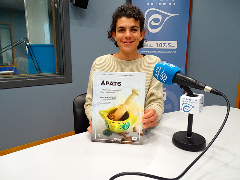La sommelier Clara Antúnez és una de les coautores del llibre 'Àpats'.