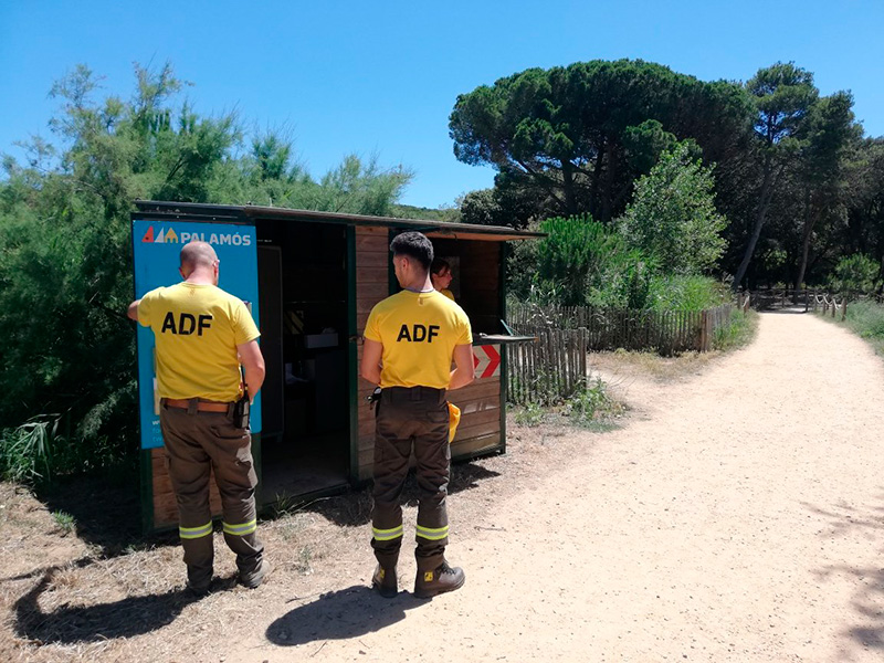 Membres de l'ADF al punt informatiu de Castell. (Foto: Ajuntament de Palamós).