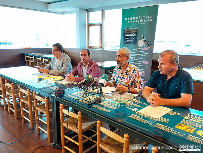 La presentació del festival 'Amb so de cobla' s'ha fet aquest matí a l'Espai del Peix.