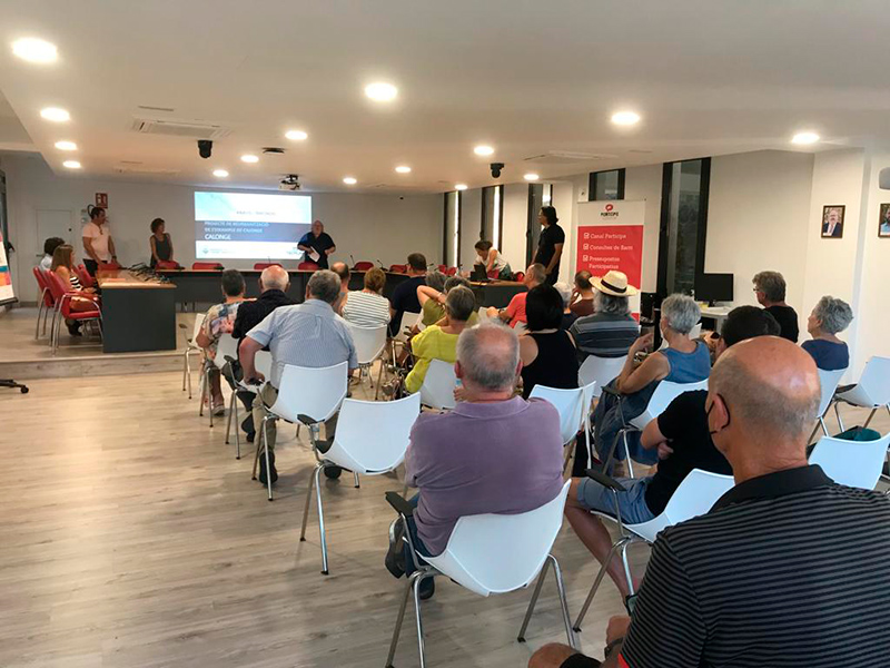 La reunió es va fer amb motiu de l’elaboració del nou projecte de reurbanització del barri de l’Eixample de Calonge.