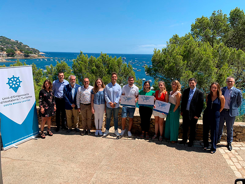 Imatge de l'entrega de la Beca Xiquet Sabater 2022. (Foto: Grup Costa Brava Centre).