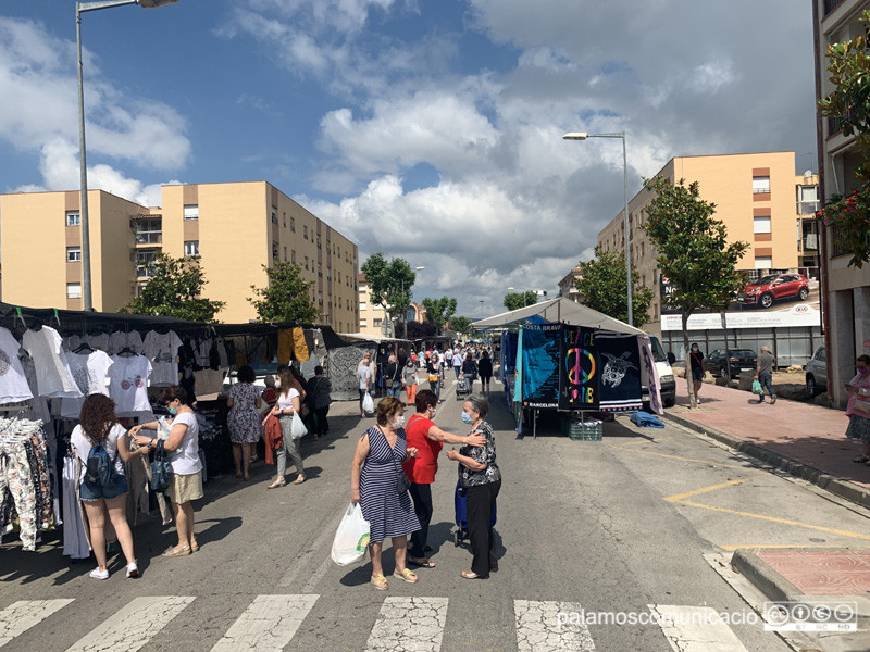 Imatge d'arxiu del mercat setmanal de Palamós.