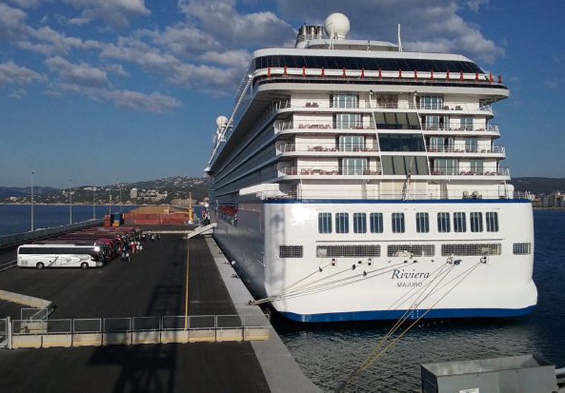 El Riviera fa escala avui al port de Palamós. (Foto: Ports de la Generalitat).