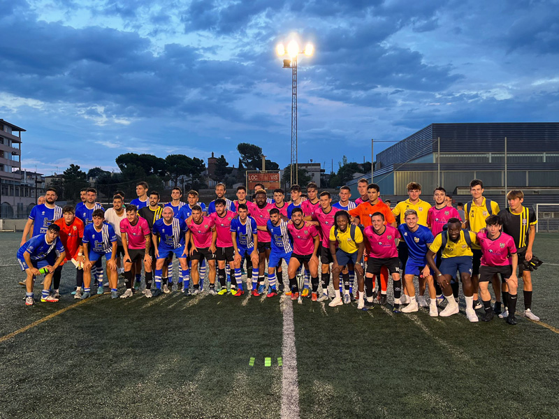 Jugadors del Palamós i Cassà, al final del partit. (Foto: Degà TV).