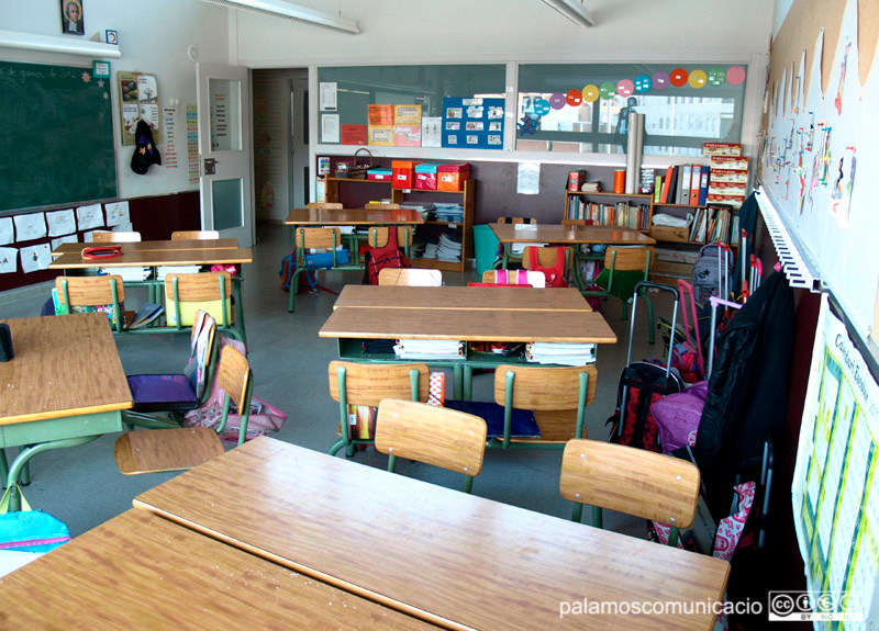 Una aula d'una escola de Palamós en una imatge d'arxiu.