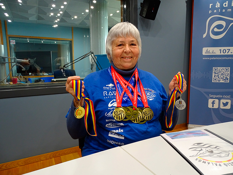 Roser Castillo amb algunes de les medalles que ha guanyat aquest any.