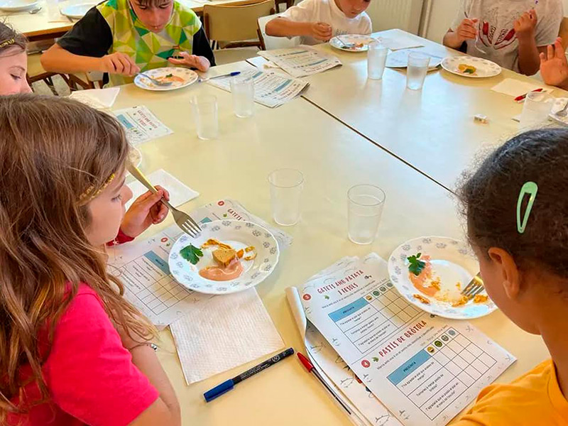 L'objectiu de la campanya és augmentar el consum de peix entre la població, sobretot en els infants. (Foto: Confraria de Pescadors de Palamós).