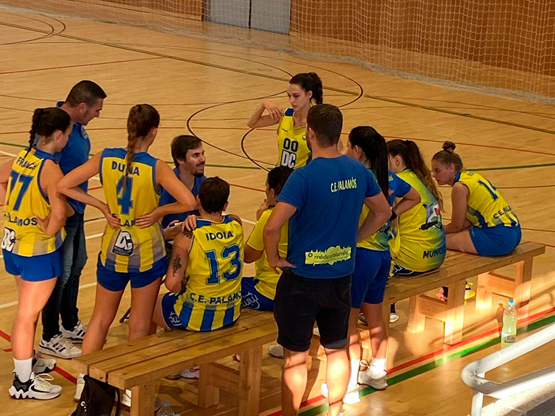 El sènior femení del CE Palamós ha començat la lliga amb una dura derrota a Quart. (Foto: CE Palamós).