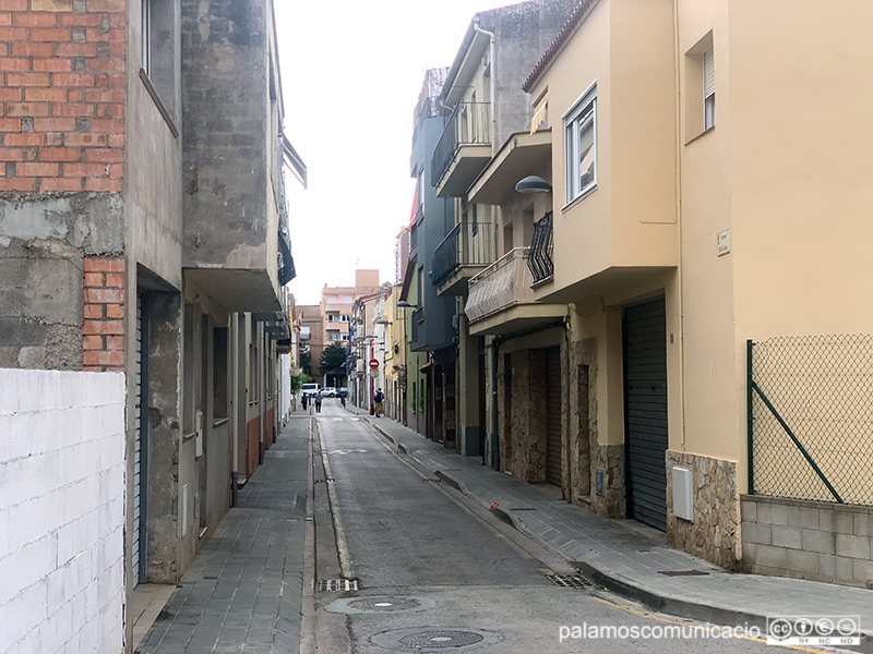 La casa que havia estat del pintor Ezequiel Torroella es troba al carrer d'Emili Joan.