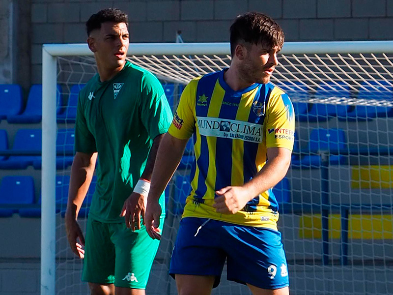 El jugador del Palamós, Xevi Gernán, en el decurs del partit d'ahir amb el Granollers. (Foto: Palamós CF).