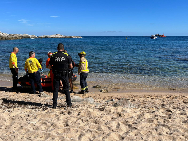 Operatiu de rescat, aquest passat diumenge a Cala Estreta. (Foto: Ajuntament de Palamós).