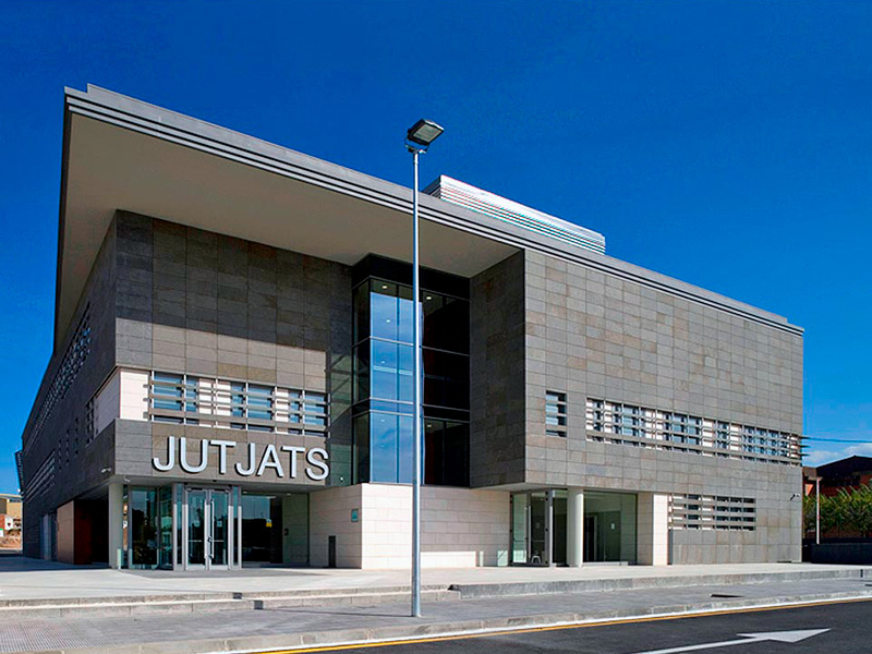L’investigat va passar a disposició del jutjat d’instrucció 4 de la Bisbal d’Empordà a finals de la setmana passada.