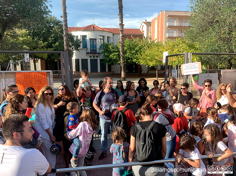La concenrtació es repetirà cada dilluns a les 16:30 fins que l'escola disposi d'un sistema d'alarma.