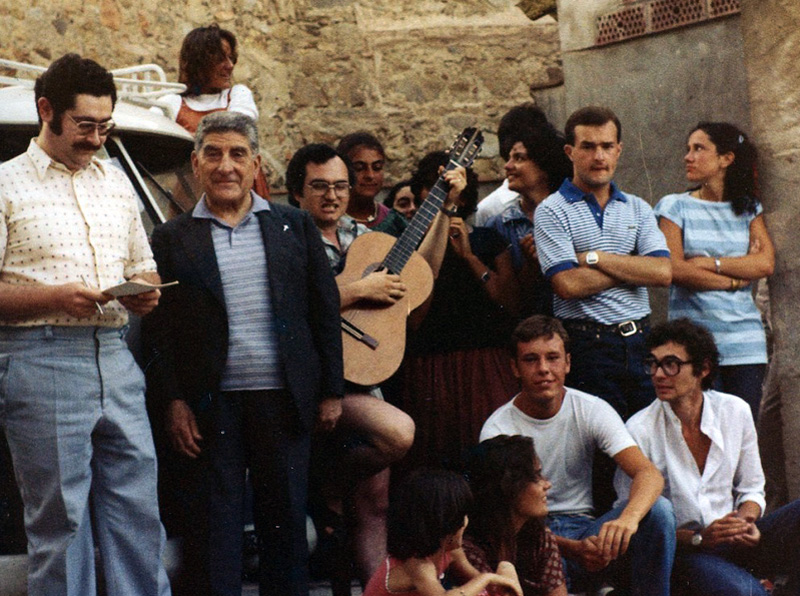 Imatge retrospectiva amb Mn. Gumersind, segon per l'esquerra.