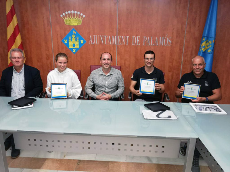  D'esquerra a dreta, Miquel Aviñó, Emma Collins, l'alcalde Lluís Puig, Ramon Figueras i Jordi Cargol.